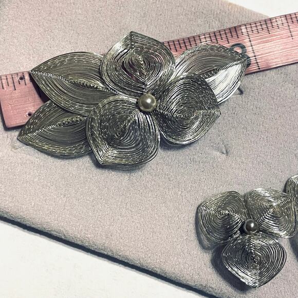 Princess Jewelry Brooch and Earrings Set Vintage 1950’s Original Packaging NEW - Picture 6 of 15